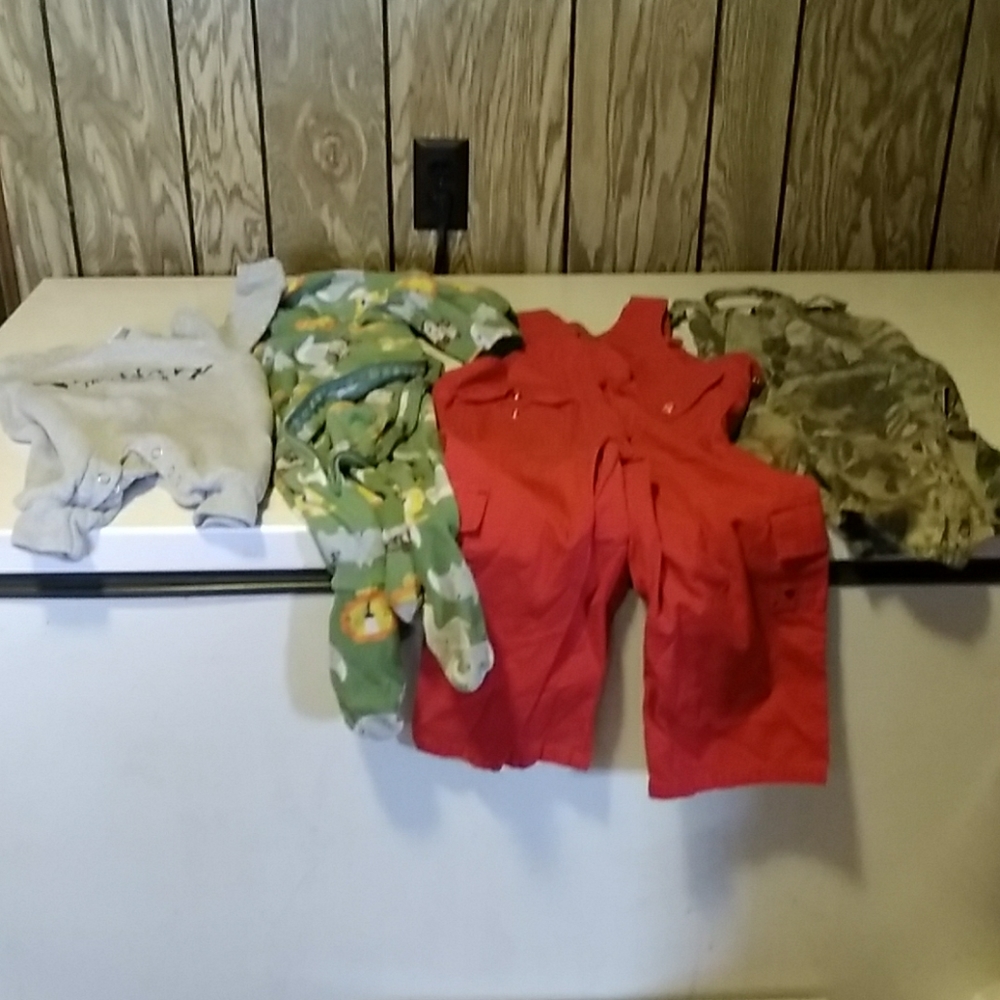 Bundle of toddler clothing
